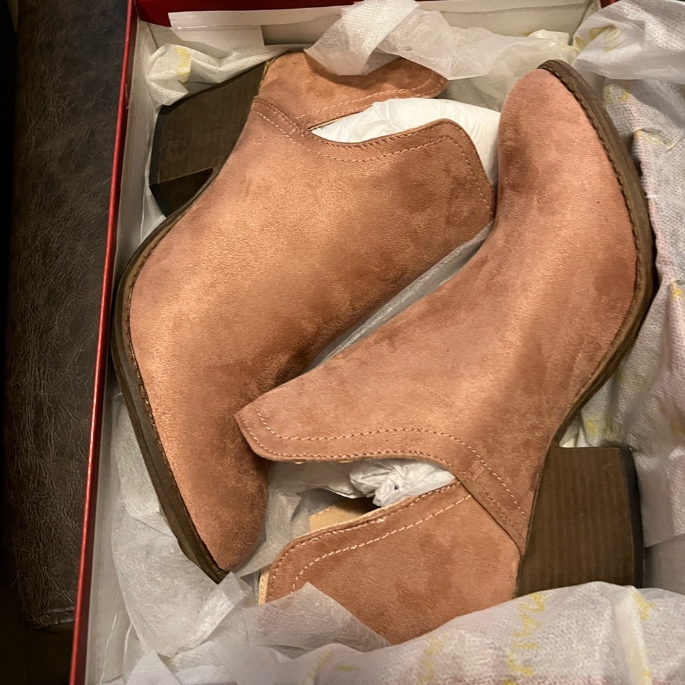 Liliana suede pink ankle boots size 10